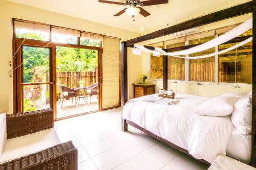 Edgewater Dive & Spa Resort in Palangan Edgewater Dive & Spa Resort in Palangan