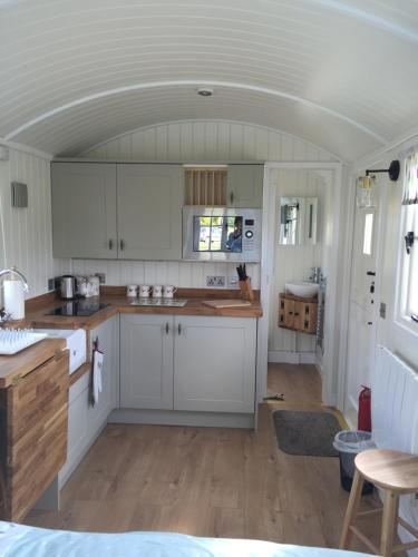 Weatherhead Farm Shepherds Hut in Buckingham Weatherhead Farm Shepherds Hut in Buckingham