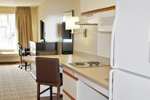 Kitchen, Hawthorn Extended Stay by Wyndham DFW Airport North in Dallas (TX) Kitchen, Hawthorn Extended Stay by Wyndham DFW Airport North in Dallas (TX)