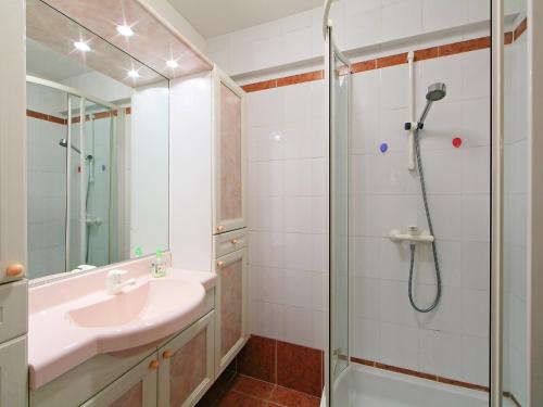 This photo about Apartment RA©sidences Fleuries shared on HyHotel.com