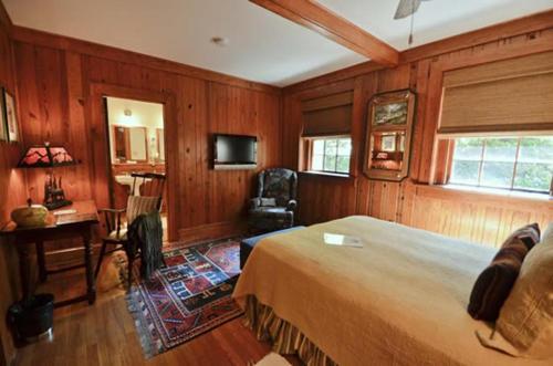 This photo about Lodge on Lake Lure shared on HyHotel.com