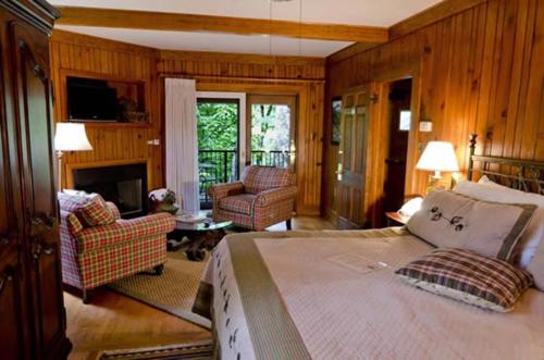 This photo about Lodge on Lake Lure shared on HyHotel.com