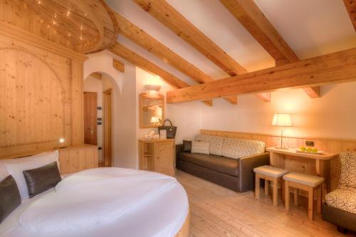 Hotel Madonnina Resort And Wellness in Soraga Hotel Madonnina Resort And Wellness in Soraga
