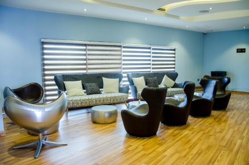 בר/טרקלין, Best Western Plus Meridian Hotel in ניירובי בר/טרקלין, Best Western Plus Meridian Hotel in ניירובי