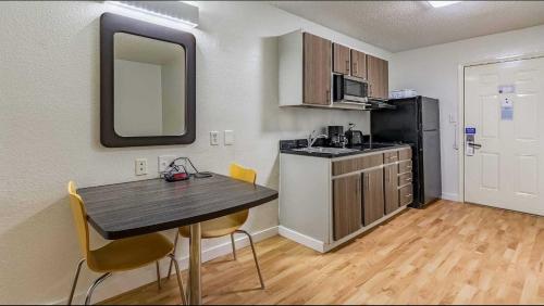 Studio 6 Dallas, TX in 댈러스 (TX) Studio 6 Dallas, TX in 댈러스 (TX)