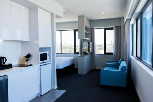 Kitchen, The Gerald Apartment Hotel in Geraldton Kitchen, The Gerald Apartment Hotel in Geraldton
