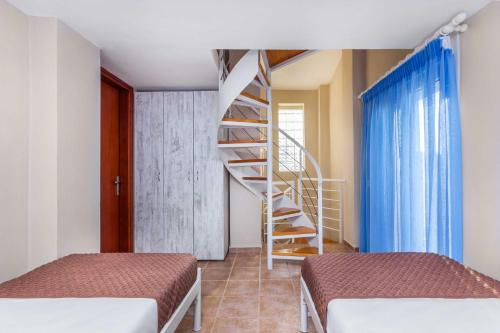 This photo about Sunset Villas shared on HyHotel.com