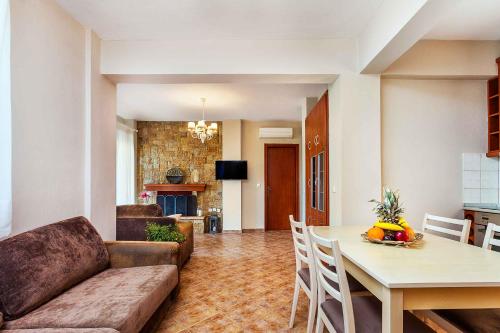 This photo about Sunset Villas shared on HyHotel.com