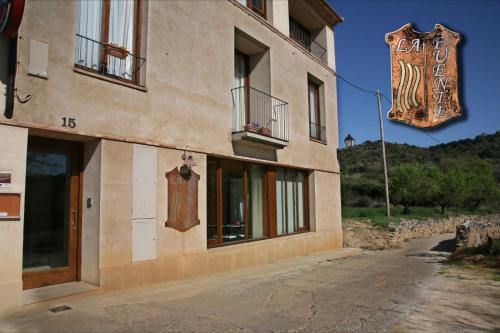 Bejárat, Hostal La Fuente in Buera Bejárat, Hostal La Fuente in Buera