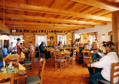 Restaurant, Landhotel Quirle-Hausl in Grossschonau Restaurant, Landhotel Quirle-Hausl in Grossschonau