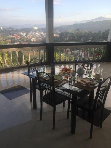 Đồ ăn và thức uống, Mount Palace in Kandy Đồ ăn và thức uống, Mount Palace in Kandy