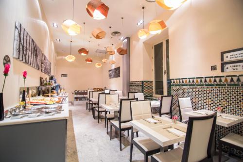 Food and beverages, Petit Palace Santa Cruz in Seville Food and beverages, Petit Palace Santa Cruz in Seville