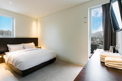 H 에비뉴 호텔 동대문 성신 (H Avenue Hotel Dongdaemun Sungshin) near 고려대학교 H 에비뉴 호텔 동대문 성신 (H Avenue Hotel Dongdaemun Sungshin) near 고려대학교