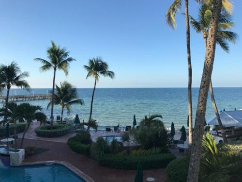 在meiguo.com看到的Coconut Beach Resort的介绍图片