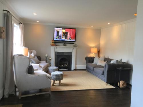 Noble Cottage
Noble Cottage