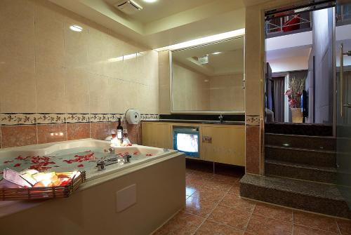 Zhi Baishan Motel in Miaoli Zhi Baishan Motel in Miaoli