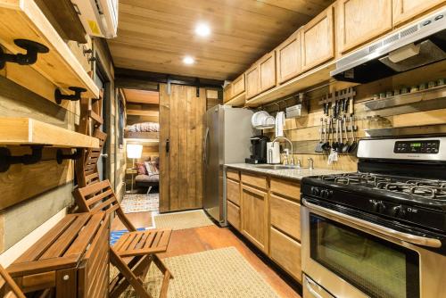 Blue Steel: Tiny Home in The Cedars - image 2