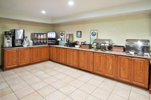 餐廳, 金士蘭麗怡酒店 (Country Inn & Suites by Radisson, Kingsland, GA) in 金士蘭 (GA) 餐廳, 金士蘭麗怡酒店 (Country Inn & Suites by Radisson, Kingsland, GA) in 金士蘭 (GA)