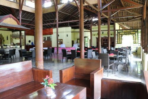 Puri Bunga Beach Cottages Hotel in Senggigi Puri Bunga Beach Cottages Hotel in Senggigi