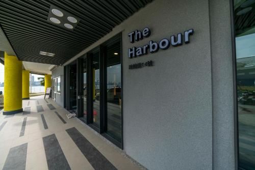 Entrance, Watermark Hotel-The Harbour in Gushan District Entrance, Watermark Hotel-The Harbour in Gushan District