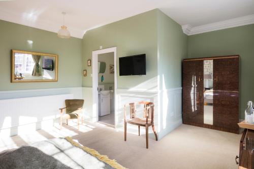 Bournville Bed and Breakfast in Rednal Bournville Bed and Breakfast in Rednal