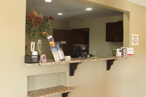 Lobby, Super 8 By Wyndham Montrose in Montrose (CO) Lobby, Super 8 By Wyndham Montrose in Montrose (CO)