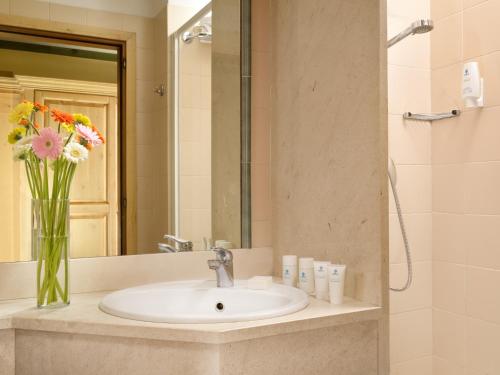 This photo about TH Pila shared on HyHotel.com