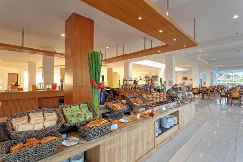 Alimentos e Bebidas, Le Eminence Puncak Hotel Convention and Resort in Puncak Alimentos e Bebidas, Le Eminence Puncak Hotel Convention and Resort in Puncak