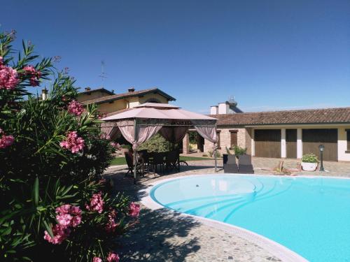Swimming pool, B&B Il Martin Pescatore in Virgilio Swimming pool, B&B Il Martin Pescatore in Virgilio