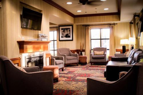 Előcsarnok, Best Western Plus Arrowhead Hotel in Colton (Kalifornia) Előcsarnok, Best Western Plus Arrowhead Hotel in Colton (Kalifornia)