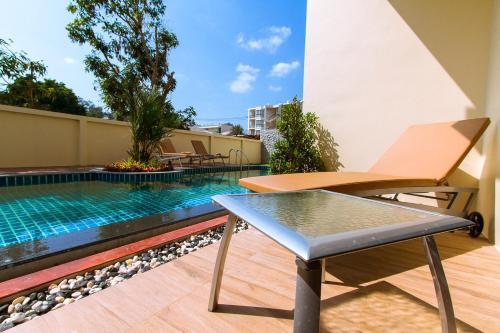 Swimming pool, Airport Beach Hotel in Naiyang Beach Swimming pool, Airport Beach Hotel in Naiyang Beach