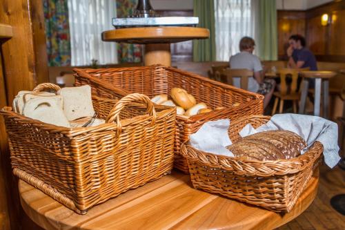 Food and beverages, YoHo - International Youth Hostel in Salzburg Food and beverages, YoHo - International Youth Hostel in Salzburg