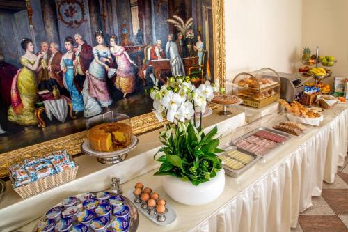 Food and beverages, Marini Park Hotel in Castel di Leva Food and beverages, Marini Park Hotel in Castel di Leva
