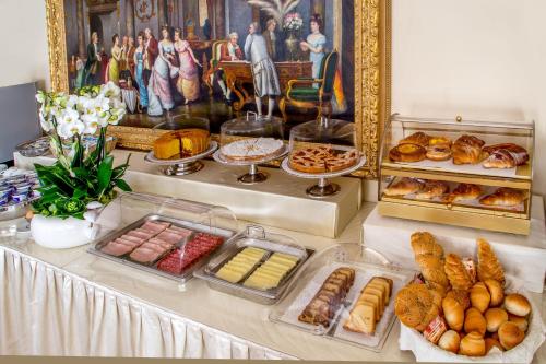 Food and beverages, Marini Park Hotel in Castel di Leva Food and beverages, Marini Park Hotel in Castel di Leva