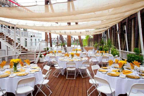 Bankett-terem, Delta King Hotel in Régi Sacramento Bankett-terem, Delta King Hotel in Régi Sacramento