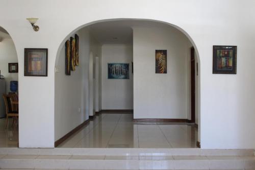 Vedere interior, IDC Guest House in Bagamoyo Vedere interior, IDC Guest House in Bagamoyo