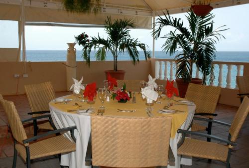 Εστιατόριο, Bird Rock Beach Hotel in Μπάσετερ Εστιατόριο, Bird Rock Beach Hotel in Μπάσετερ