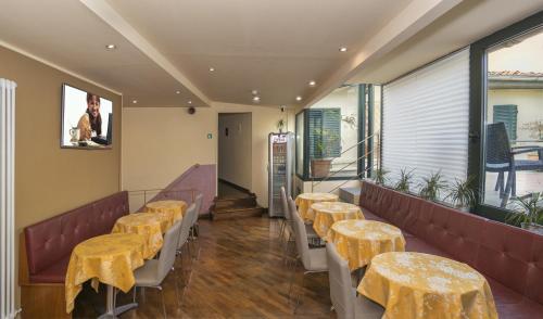 Shared lounge/TV area, Hotel Il Giardino in Pisa City Center Shared lounge/TV area, Hotel Il Giardino in Pisa City Center