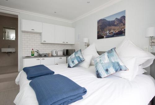 This photo about Harbour's End Self-Catering Guest House shared on HyHotel.com