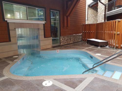 Hot tub, Paradise Resort Club and Spa in Canmore (AB) Hot tub, Paradise Resort Club and Spa in Canmore (AB)
