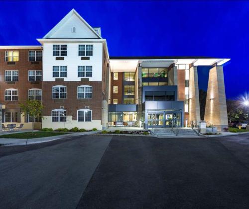 University Guest House & Conference Center Hotel