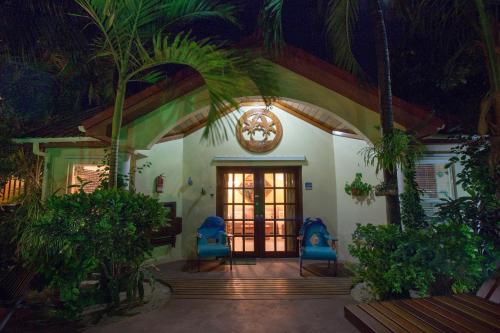 The Palms Oceanfront Suites in San Pedro The Palms Oceanfront Suites in San Pedro