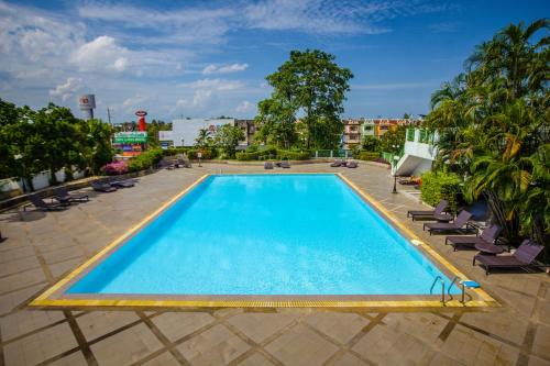 Swimming pool, Twin Lotus Hotel in Nakhon Si Thammarat Swimming pool, Twin Lotus Hotel in Nakhon Si Thammarat
