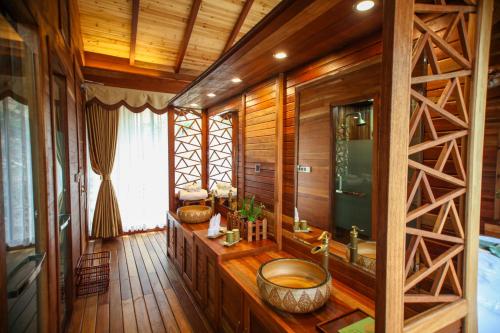 This photo about Tai Lin Shan Ju Chalet Resort shared on HyHotel.com