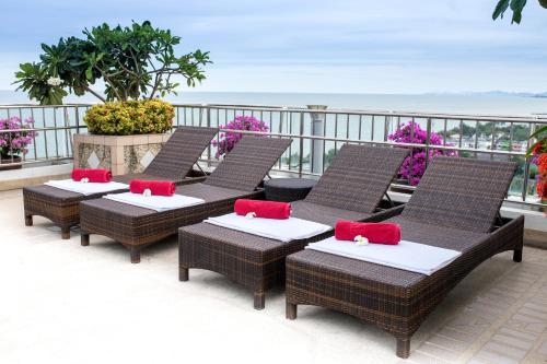 수영장, 아시아 차암 호텔 (Asia Cha-am Hotel) in 차암 비치프런트 수영장, 아시아 차암 호텔 (Asia Cha-am Hotel) in 차암 비치프런트