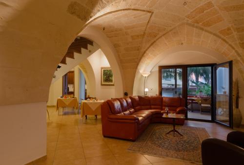 Shared lounge/TV area, B&B L'Antica Rimessa in Lecce Suburbs Shared lounge/TV area, B&B L'Antica Rimessa in Lecce Suburbs