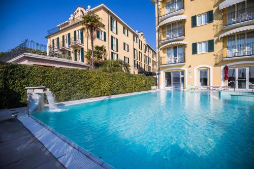 Szabadtéri fürdő, Hotel Sirmione in Óváros Szabadtéri fürdő, Hotel Sirmione in Óváros