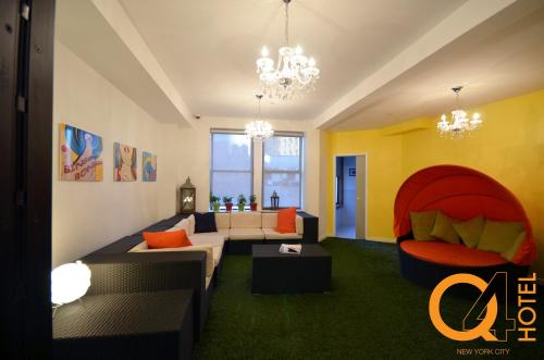 Bar/lounge, Q4 Hotel and Hostel in New York (NY) Bar/lounge, Q4 Hotel and Hostel in New York (NY)