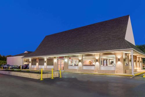 Buitenkant, Knights Inn - Lebanon, TN in Lebanon (TN) Buitenkant, Knights Inn - Lebanon, TN in Lebanon (TN)
