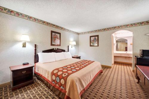 Facilities, Super 8 by Wyndham Dallas South in Dallas Executive Airport Facilities, Super 8 by Wyndham Dallas South in Dallas Executive Airport